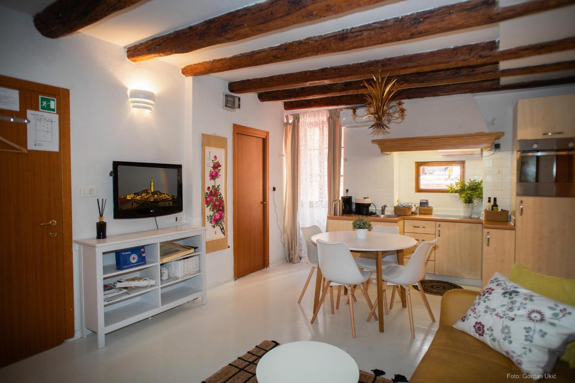 Apartment Jolli Ровінь Екстер'єр фото