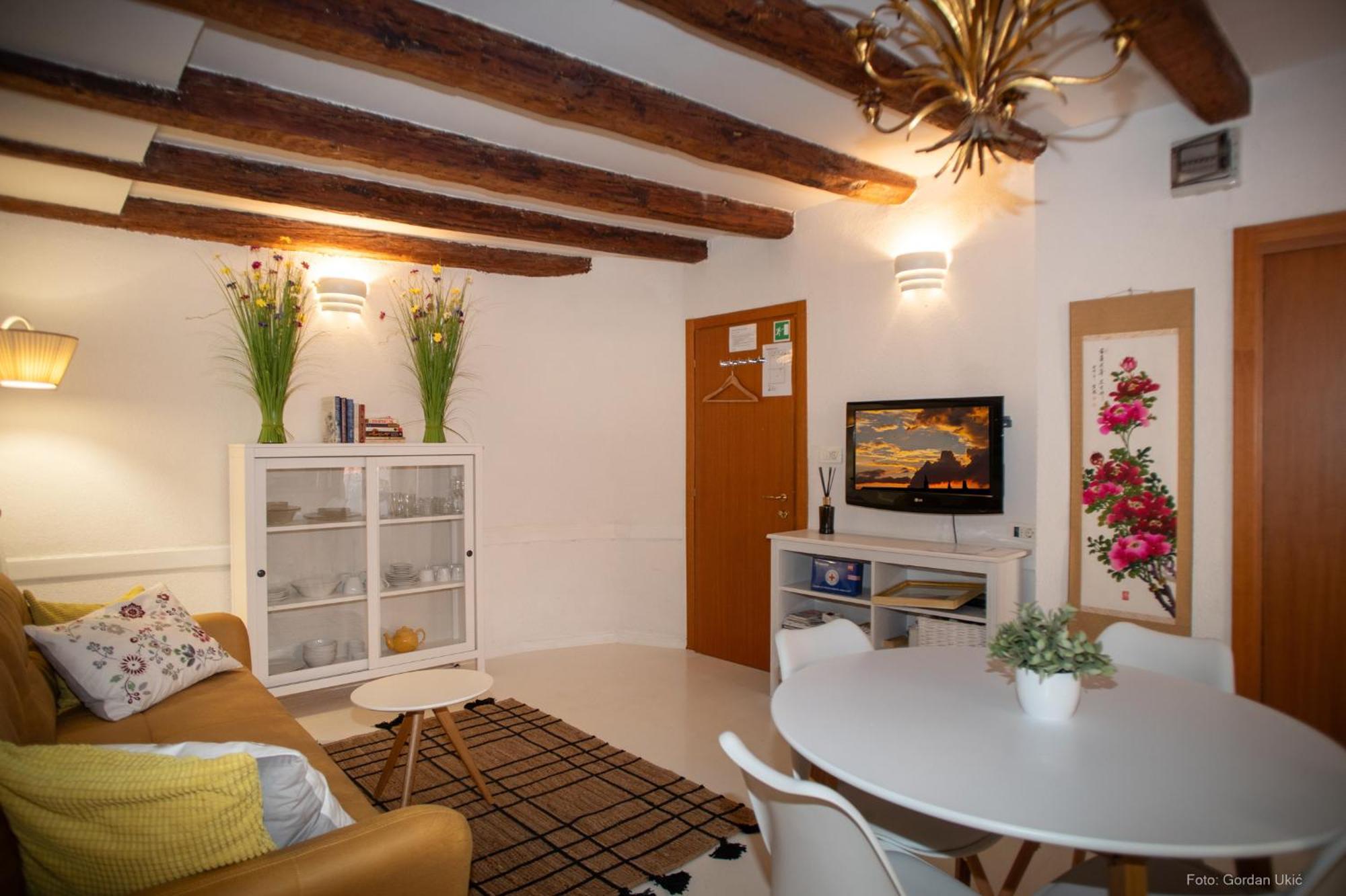 Apartment Jolli Ровінь Екстер'єр фото